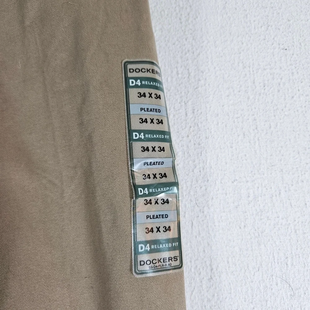 Dockers True Chino Pants Mens 34x34 Khaki D4 Relaxed Fit Pleated 406951024 NEW